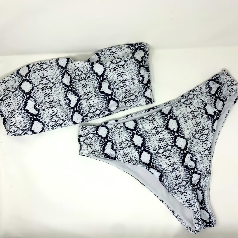 SHEIN Snakeprint Strapless Bikini